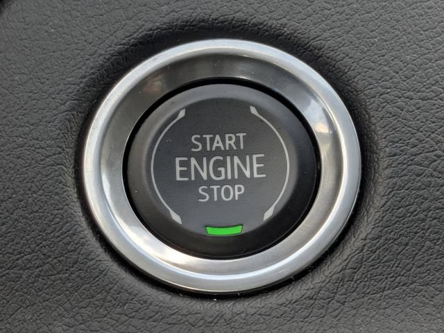 Used 2023 Cadillac XT4 Luxury w/ Cold Weather Package FWD image 36