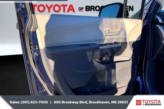 Used 2023 Toyota Sienna LE image 17