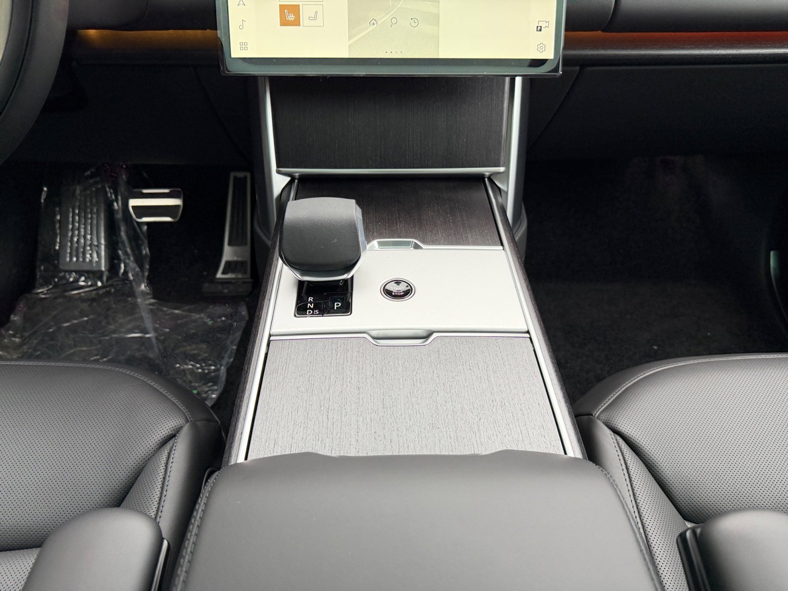 New 2026 Land Rover Range Rover SE AWD/4WD image 15