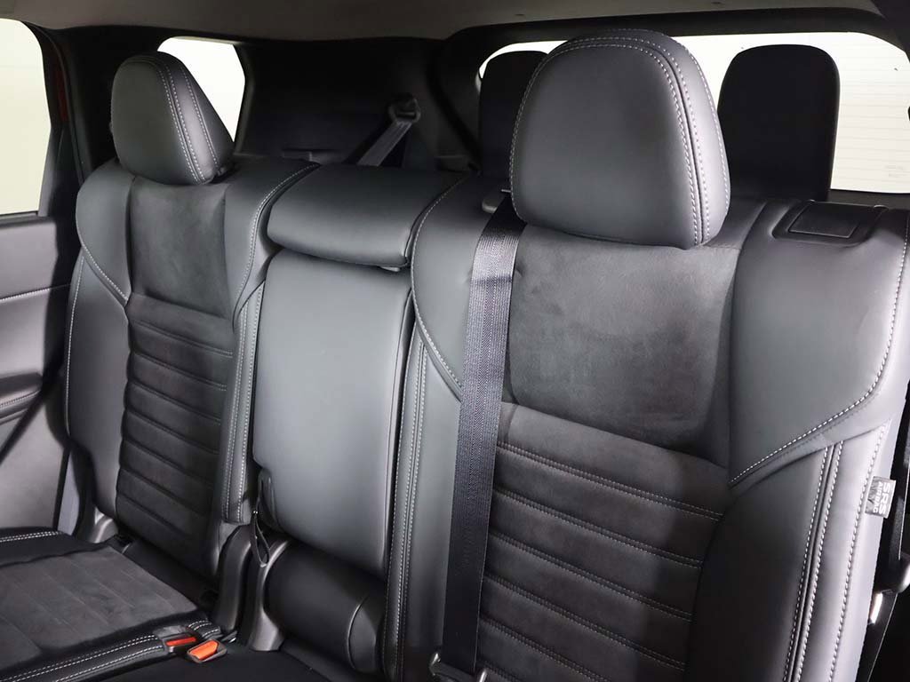 New 2025 Mitsubishi Outlander SE image 37