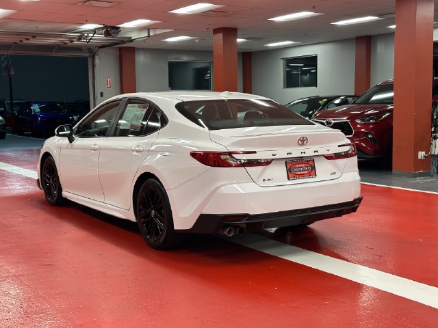 Used 2025 Toyota Camry SE FWD image 5