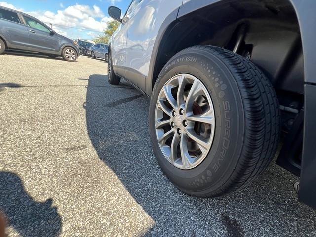 Used 2019 Jeep Cherokee Latitude Plus w/ Cold Weather Group AWD/4WD image 27