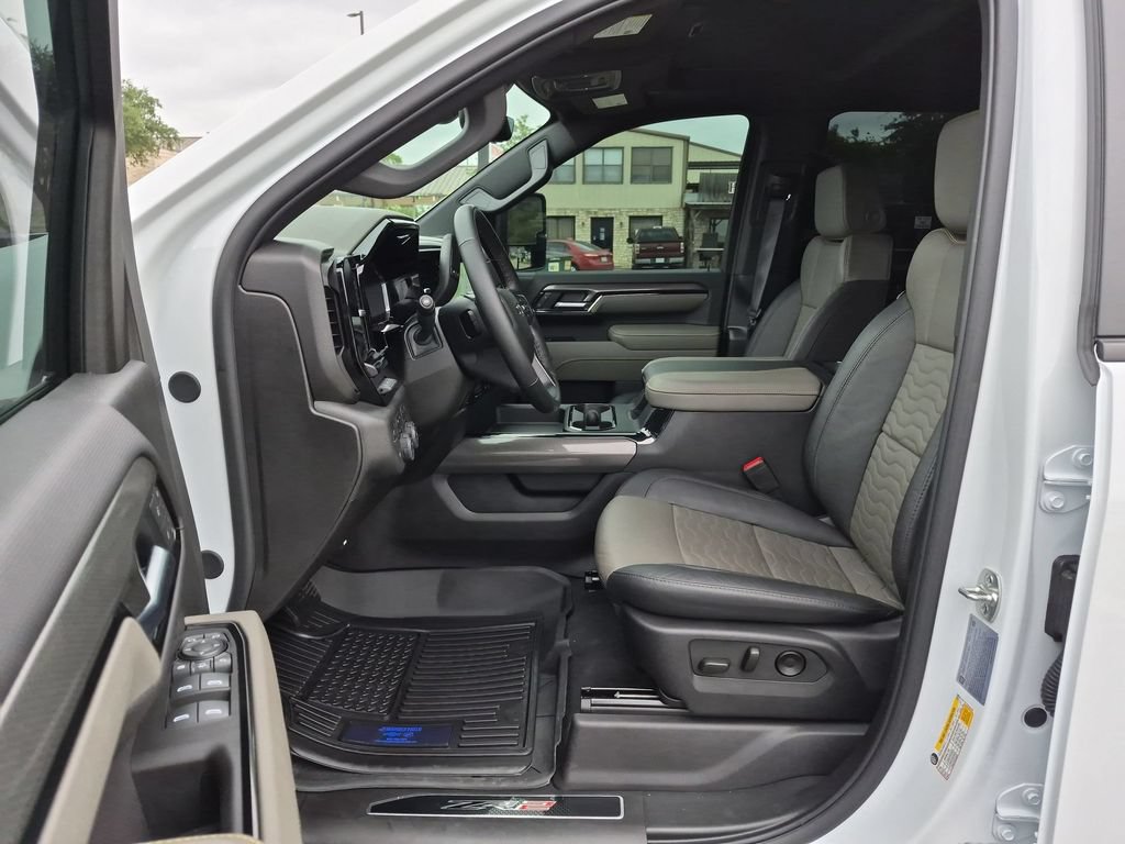 Used 2025 Chevrolet Silverado 2500 ZR2 w/ Technology Package AWD/4WD image 18