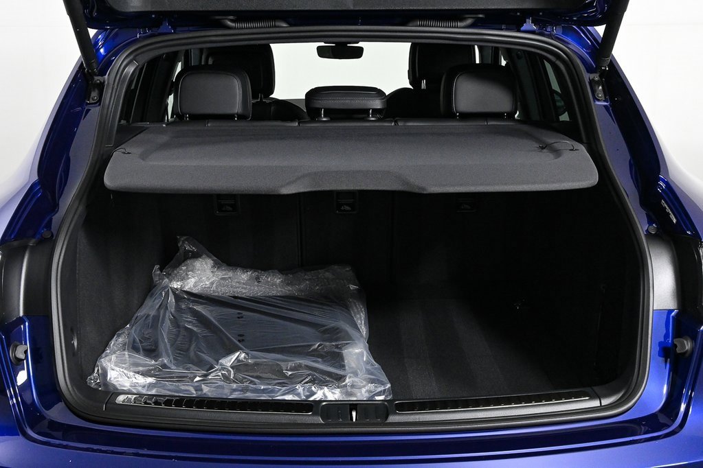 New 2025 Porsche Macan image 32