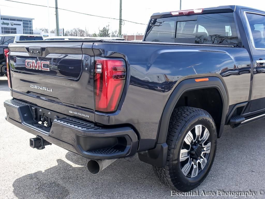 Used 2025 GMC Sierra 2500 Denali w/ Denali Reserve Package AWD/4WD image 9