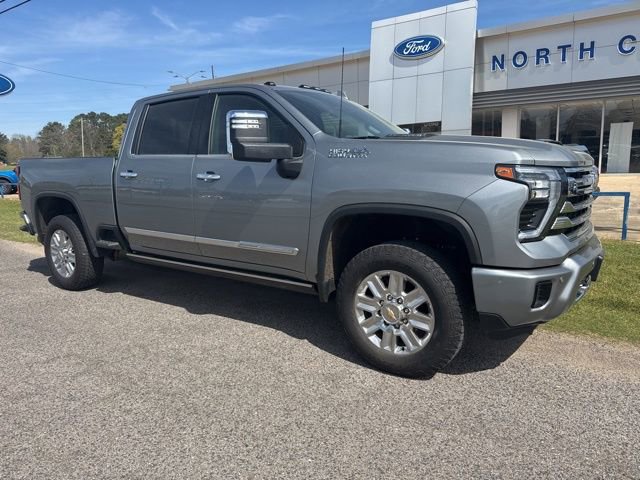Used 2025 Chevrolet Silverado 3500 High Country w/ High Country Premium Package AWD/4WD image 2