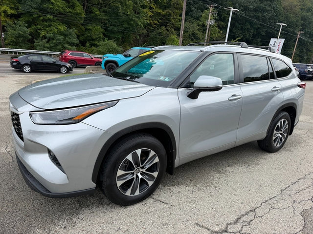 Used 2024 Toyota Highlander XLE AWD/4WD image 10