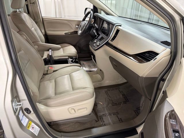 Used 2017 Toyota Sienna XLE w/ XLE Navigation Package AWD/4WD image 7