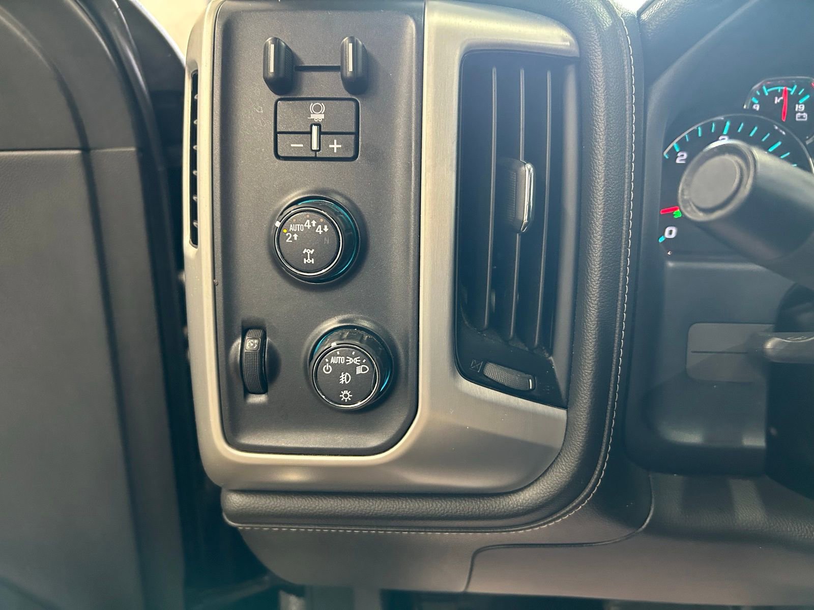 Used 2018 GMC Sierra 1500 SLE w/ SLE Value Package image 14