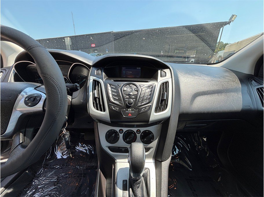 Used 2014 Ford Focus SE FWD image 11