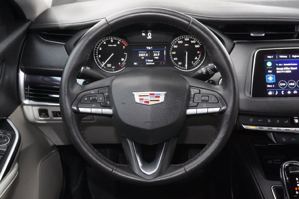 Used 2023 Cadillac XT4 Luxury w/ Cold Weather Package FWD image 21