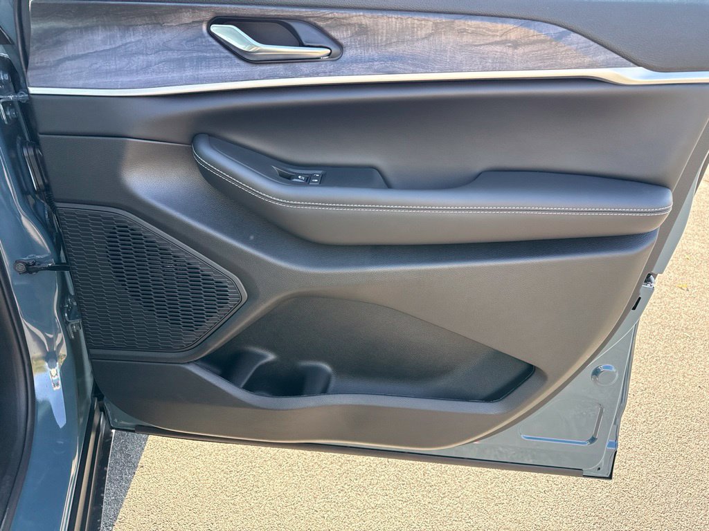 New 2027 Jeep Grand Cherokee Limited AWD/4WD image 10