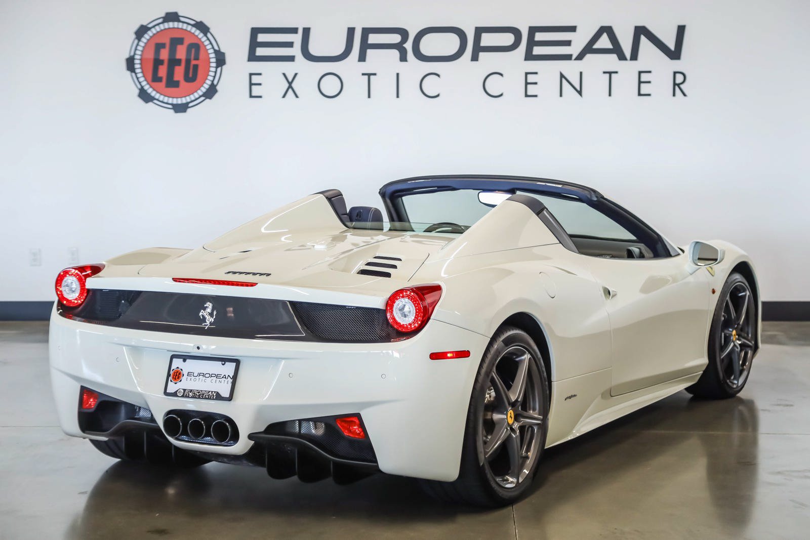 Used 2015 Ferrari 458 Spider RWD image 13