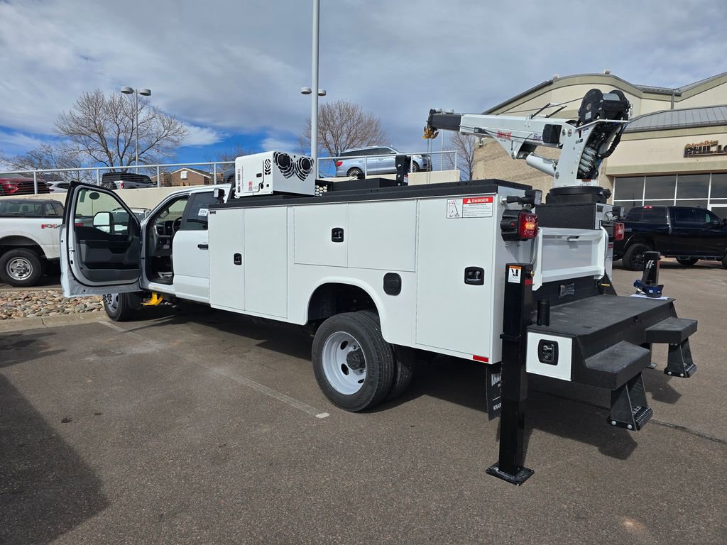 New 2026 Ford F550 4x4 Crew Cab image 6