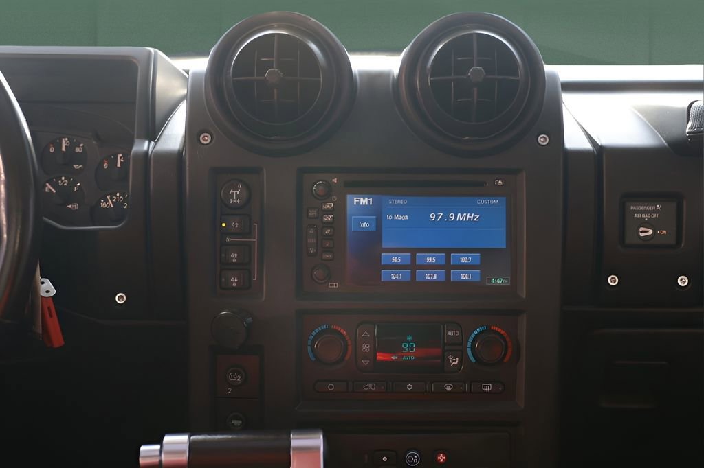 Used 2005 HUMMER H2 w/ Preferred Equipment Group image 36