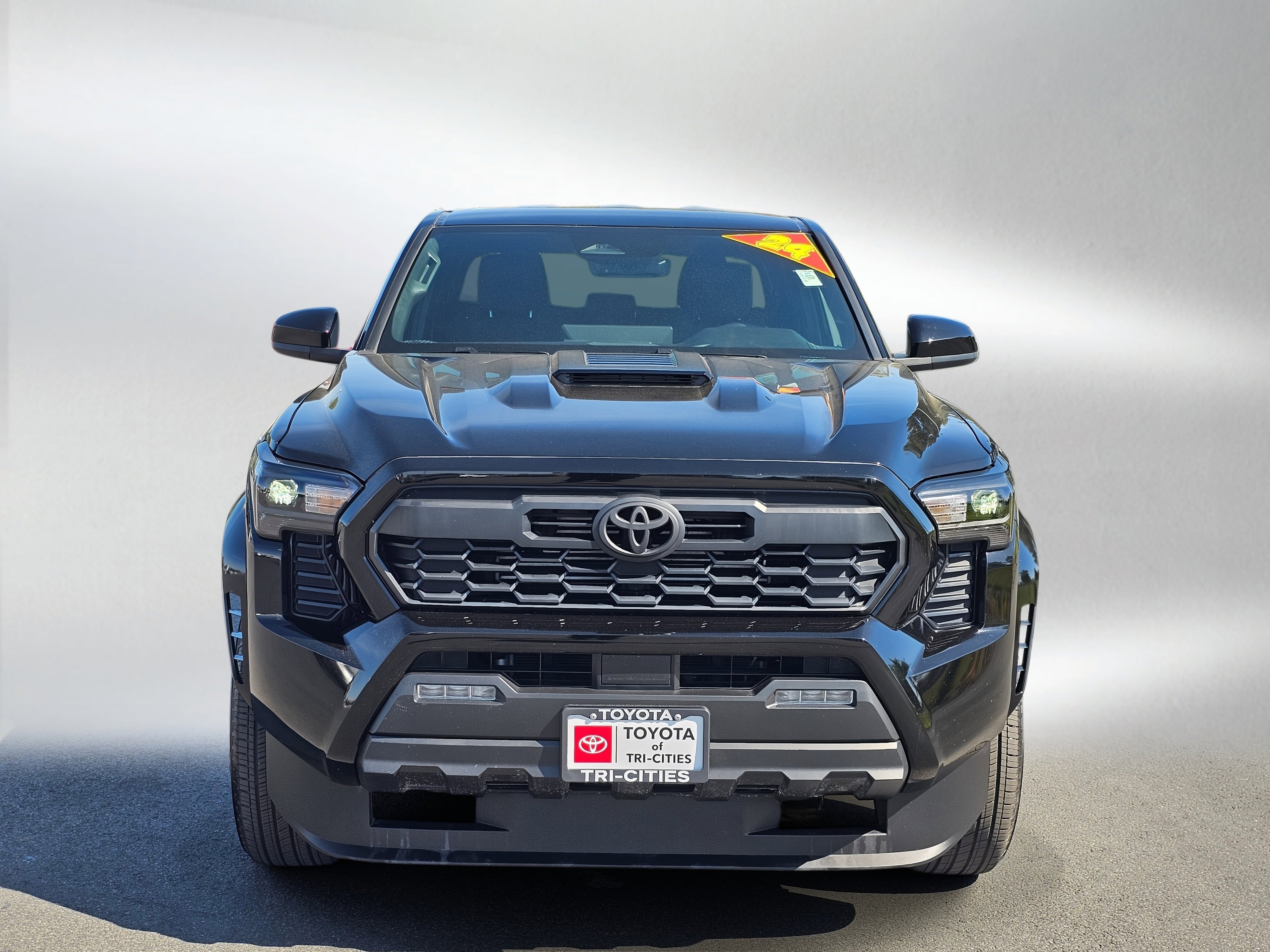 Used 2024 Toyota Tacoma TRD Sport AWD/4WD image 8