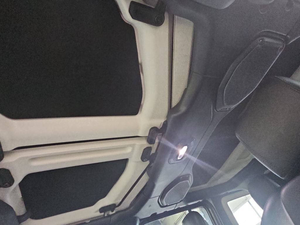 Used 2018 Jeep Wrangler Unlimited Rubicon AWD/4WD image 28