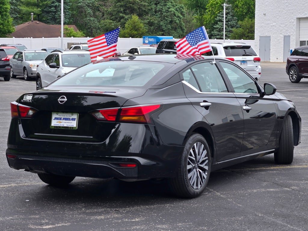 Used 2025 Nissan Altima 2.5 SV FWD image 12