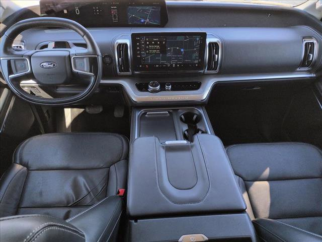 Certified 2025 Ford Expedition Platinum image 18