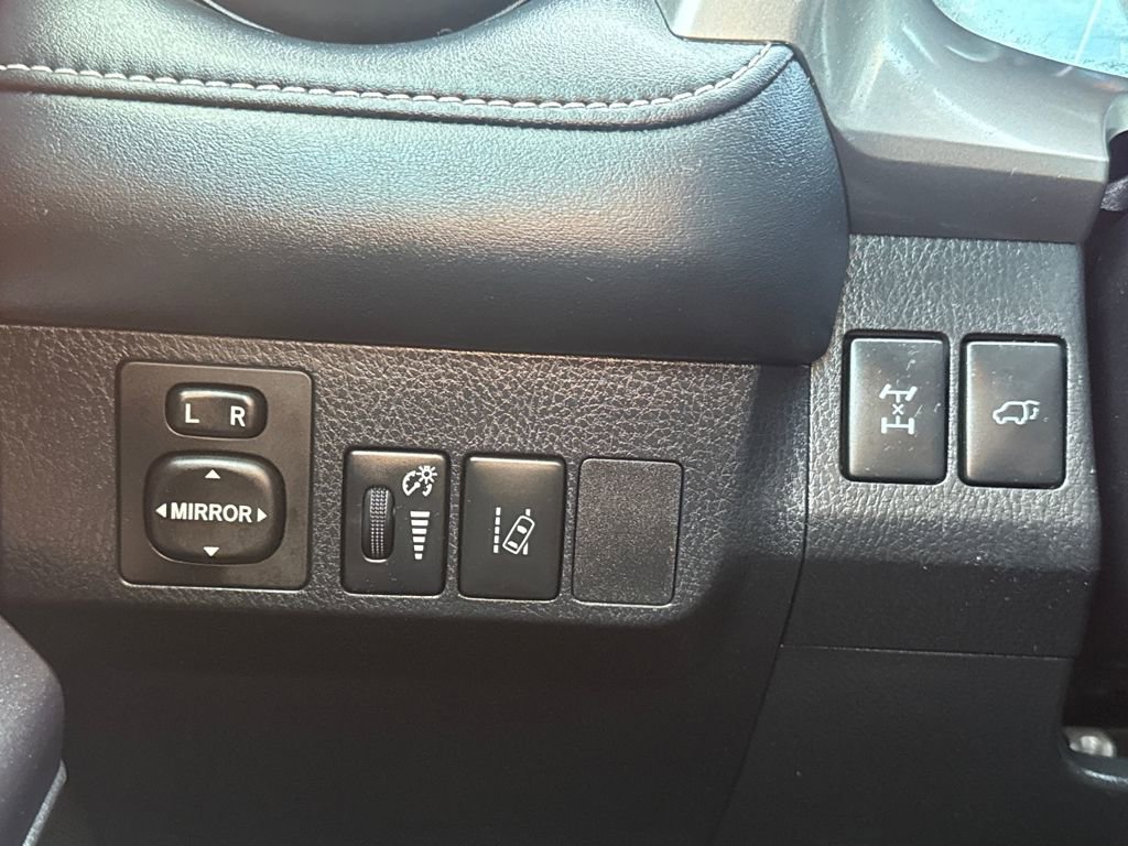 Used 2018 Toyota RAV4 XLE image 33