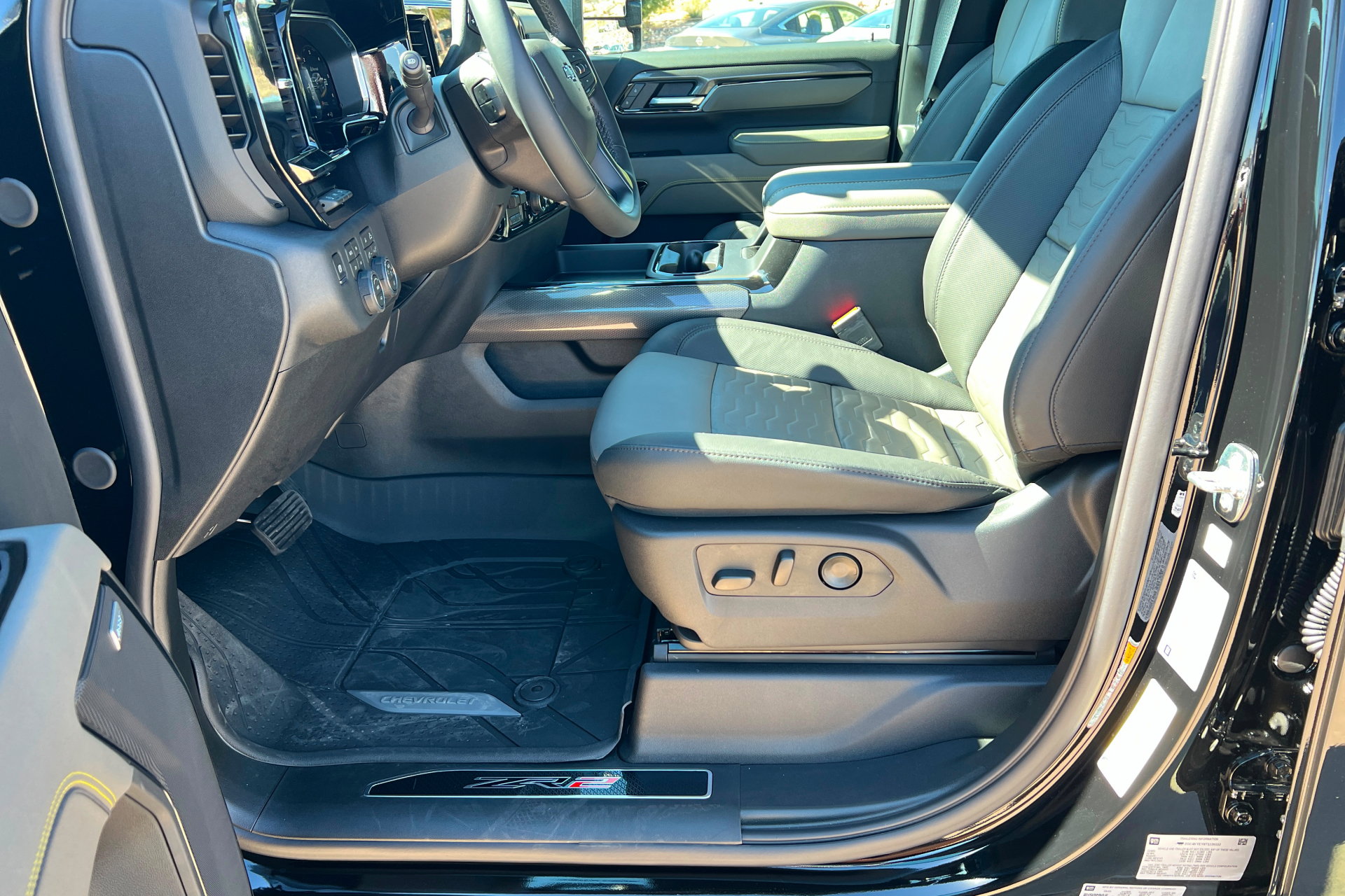 New 2026 Chevrolet Silverado 2500 ZR2 w/ LPO, Dark Essentials Package AWD/4WD image 18
