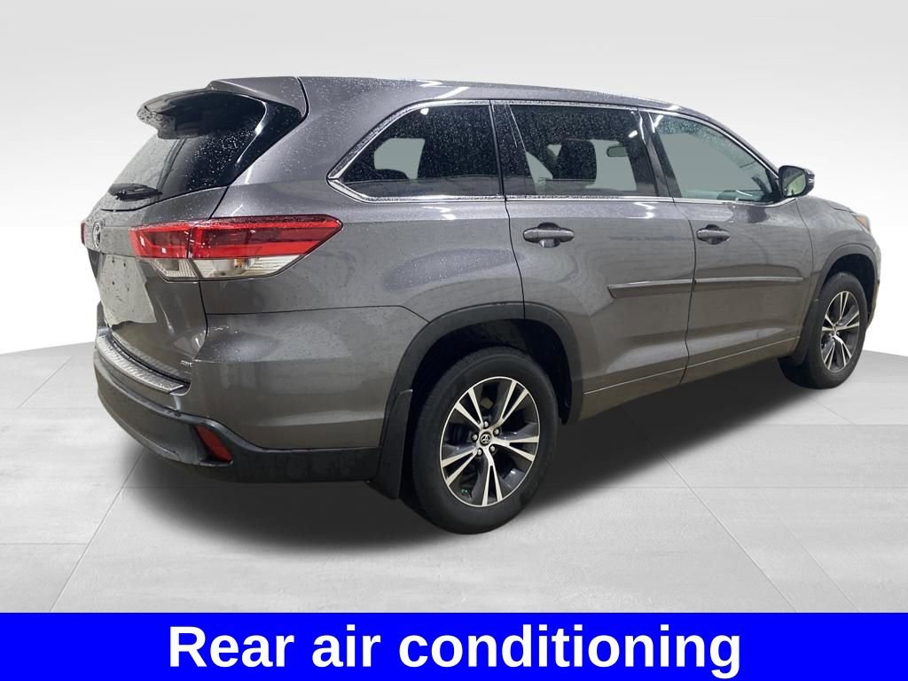 Used 2018 Toyota Highlander LE AWD/4WD image 4