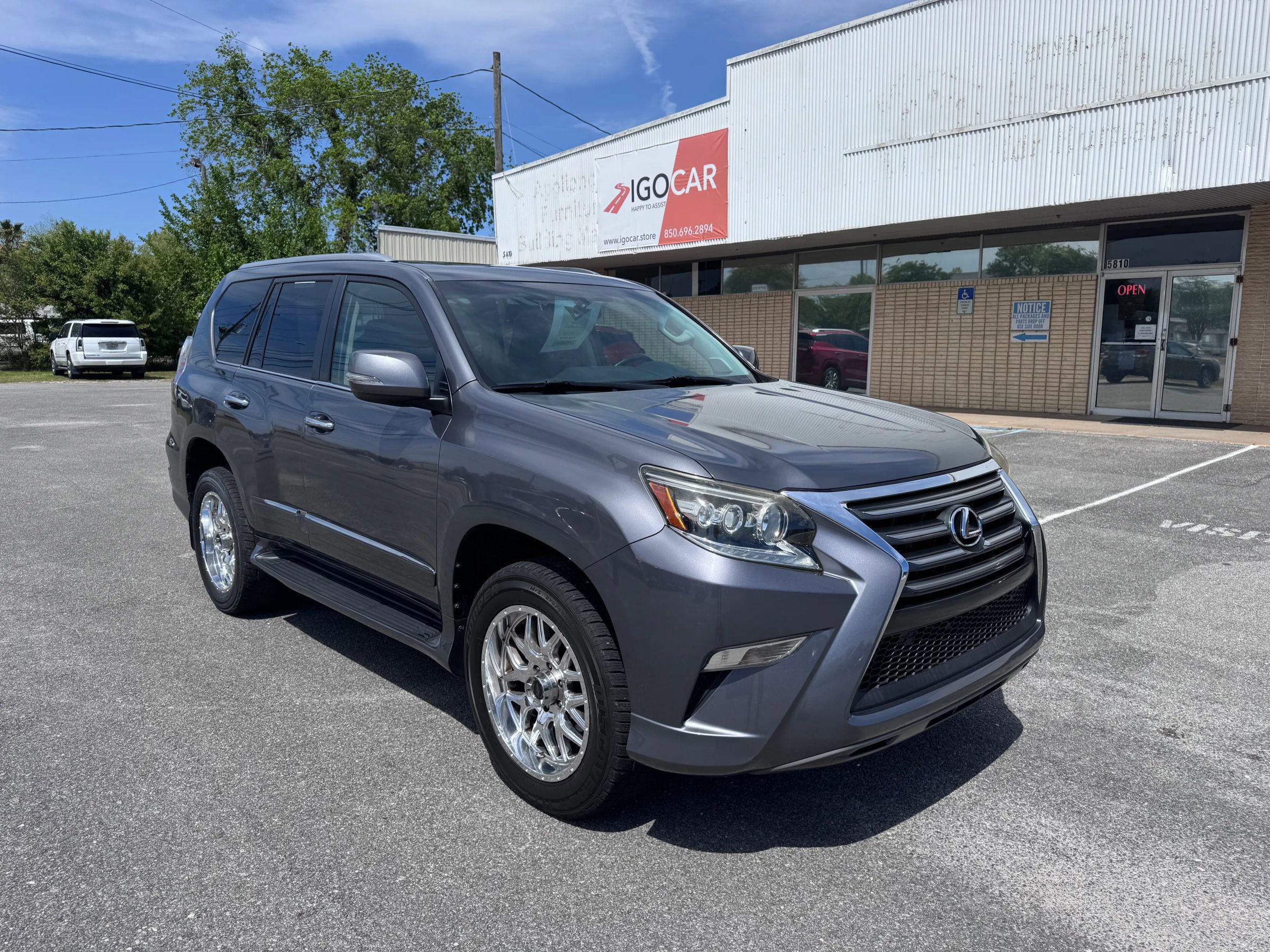 Used 2015 Lexus GX 460 image 4