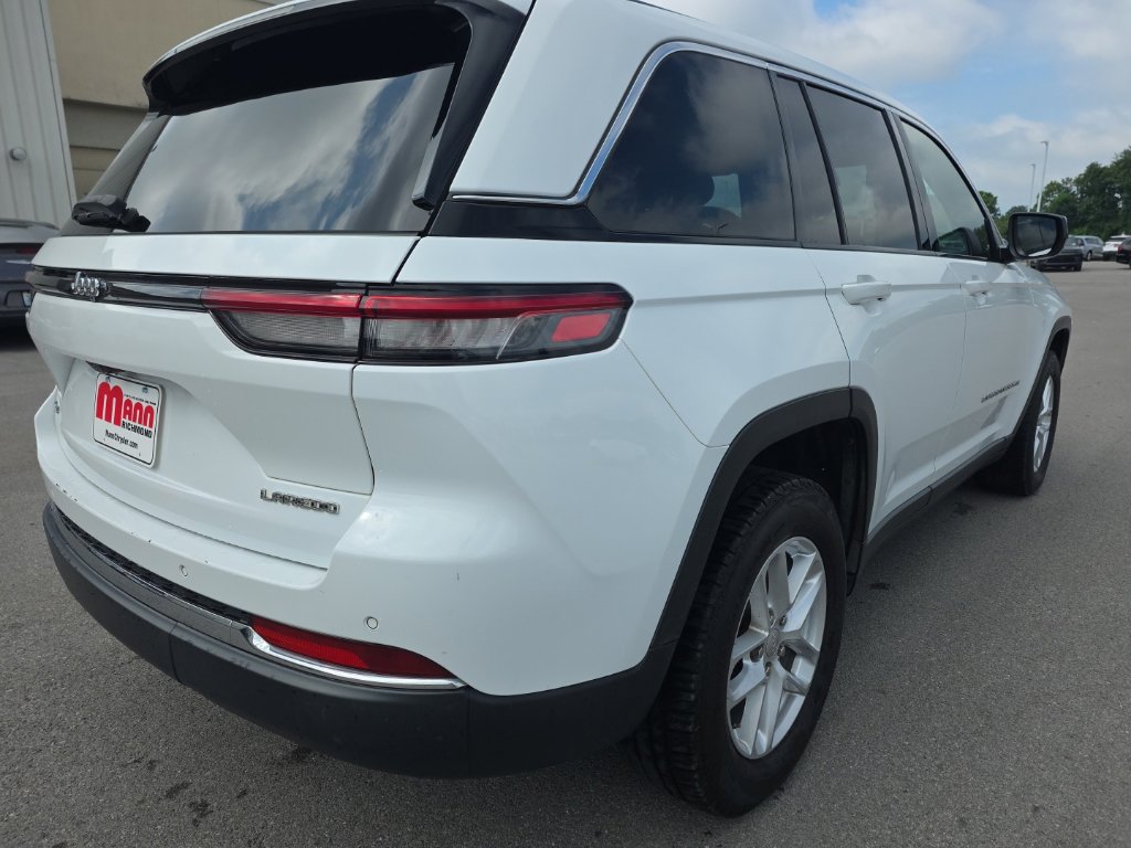 Used 2022 Jeep Grand Cherokee Laredo AWD/4WD image 5