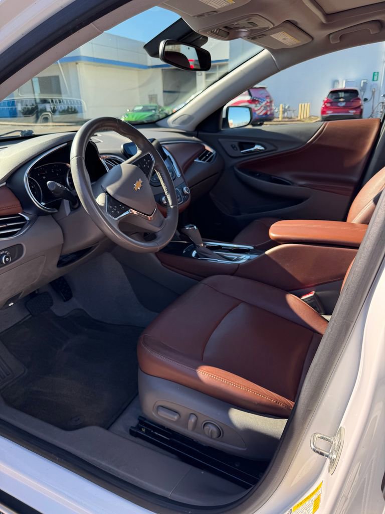Used 2018 Chevrolet Malibu LT w/ Leather Package image 10