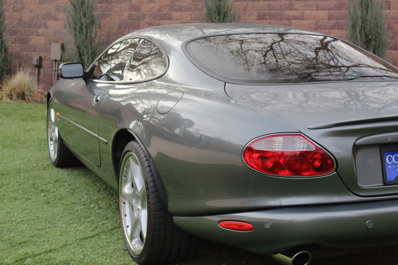 Used 2003 Jaguar XK8 Coupe image 23