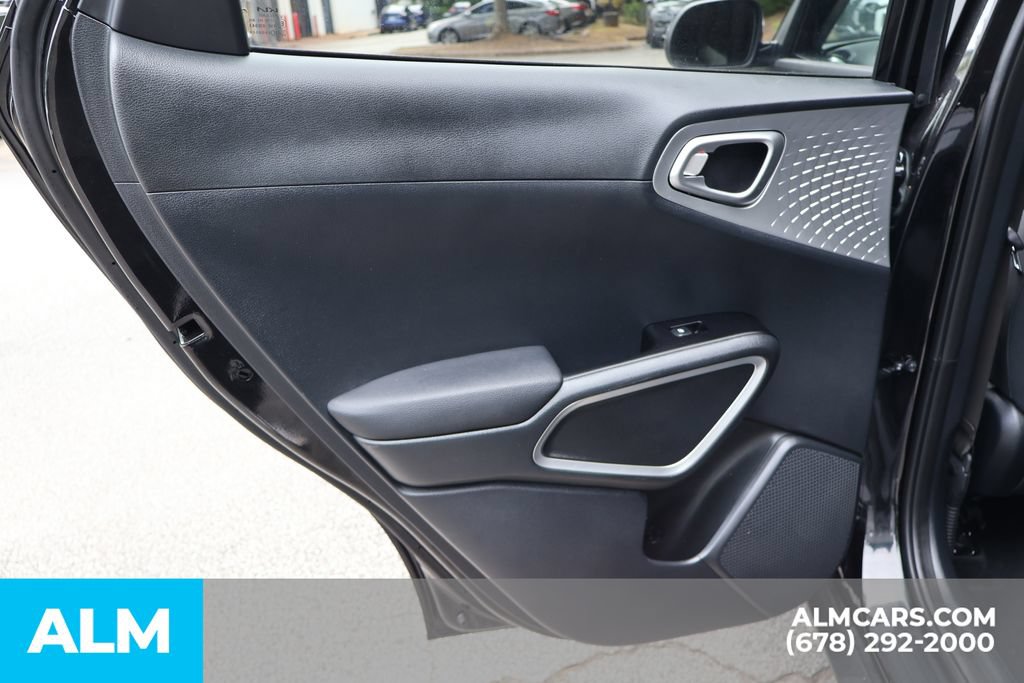 Used 2025 Kia Soul LX w/ LX Technology Package FWD image 18