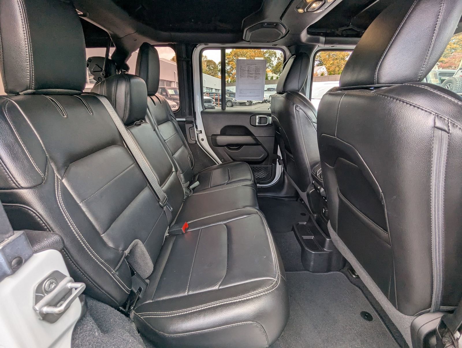 Used 2020 Jeep Wrangler Unlimited Sahara image 21