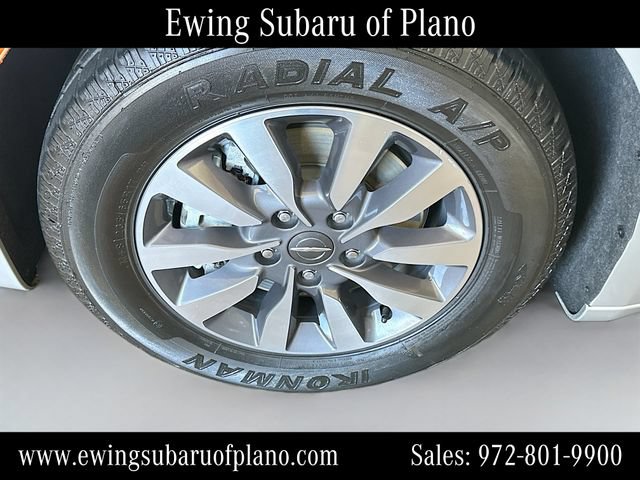Used 2024 Chrysler Pacifica Limited FWD image 32