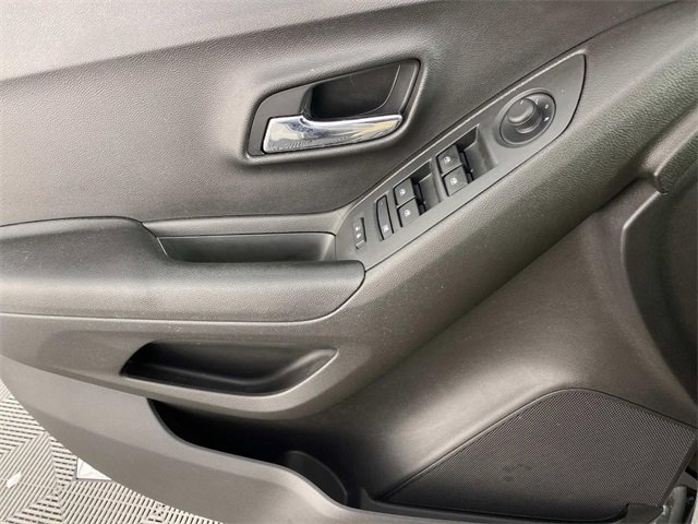Used 2019 Chevrolet Trax LT w/ Redline Edition image 23