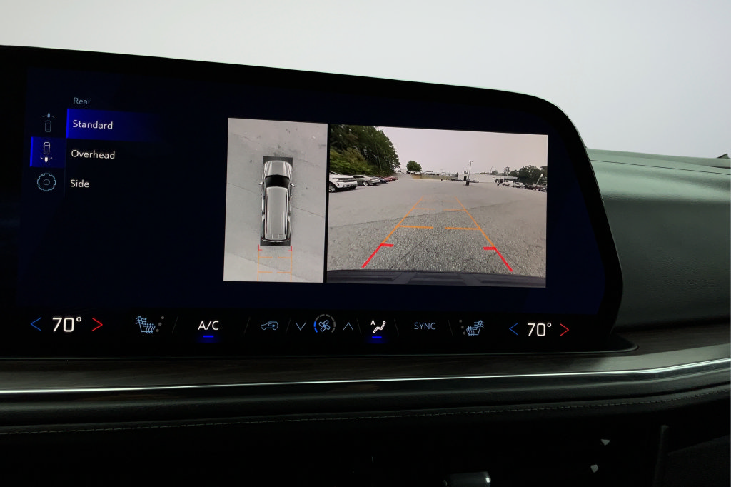 Certified 2025 Chevrolet Suburban LT RWD image 16