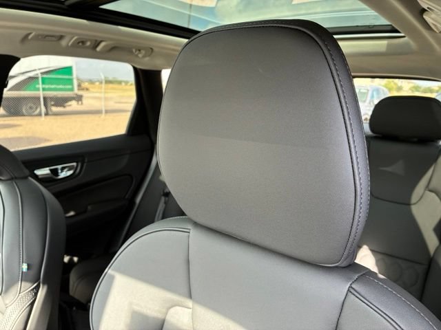 New 2026 Volvo XC60 T8 Plus w/ Climate Package PRO AWD/4WD image 21
