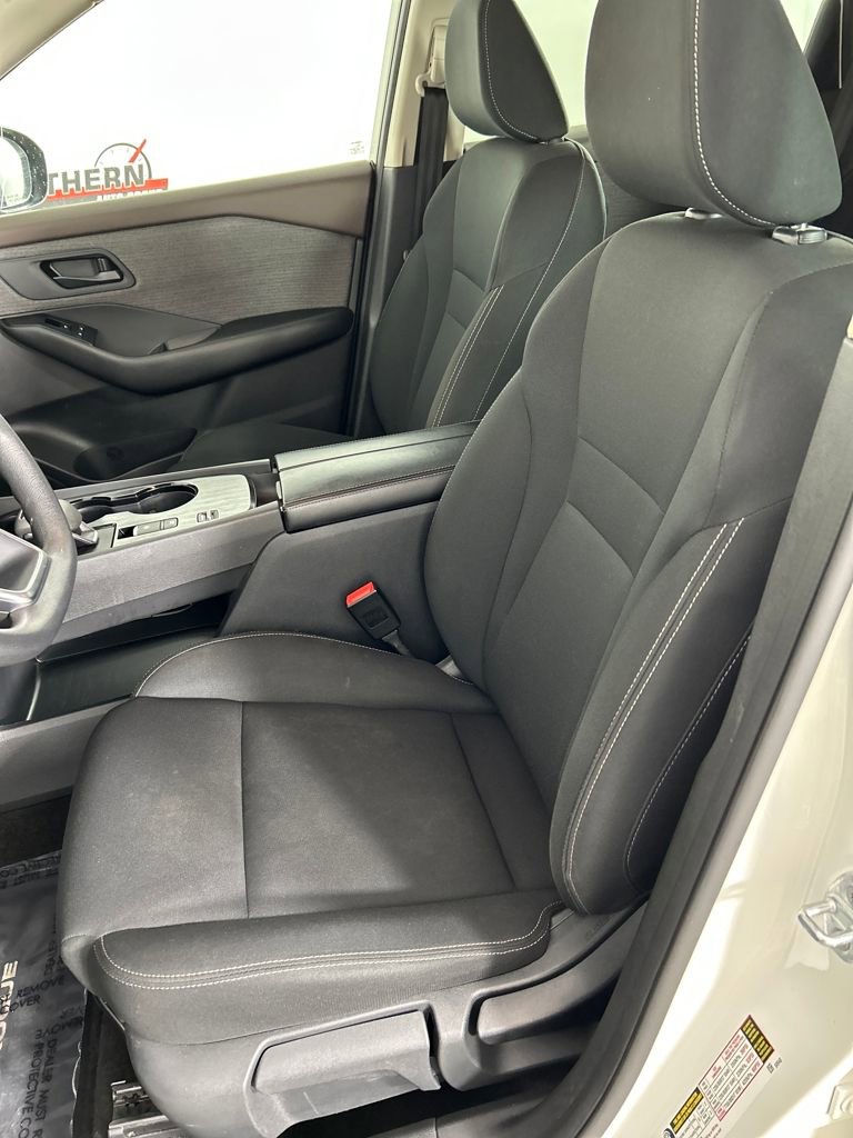 Used 2023 Nissan Rogue S image 11