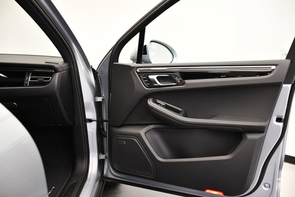 Certified 2026 Porsche Macan image 46