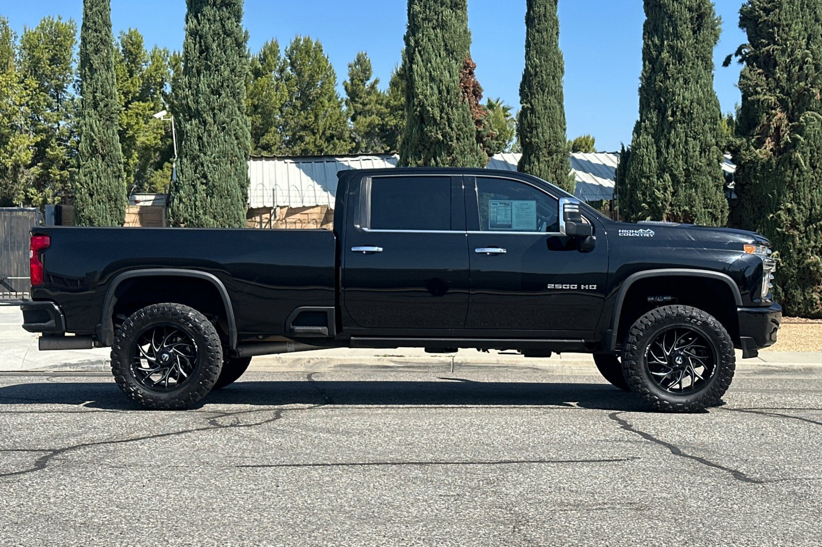 Used 2020 Chevrolet Silverado 2500 High Country w/ Technology Package AWD/4WD image 3