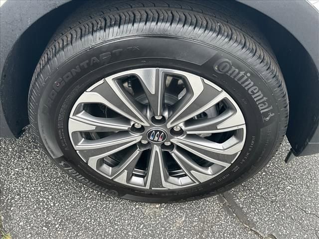 Certified 2025 Buick Envision Preferred AWD/4WD image 33