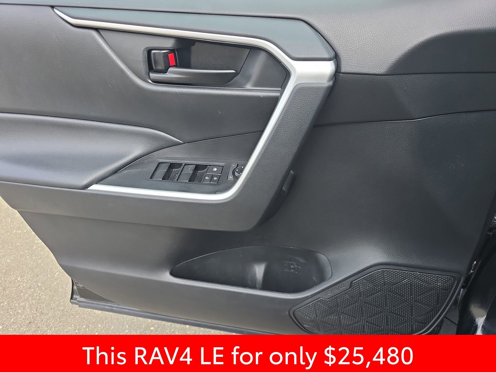 Used 2021 Toyota RAV4 LE image 33