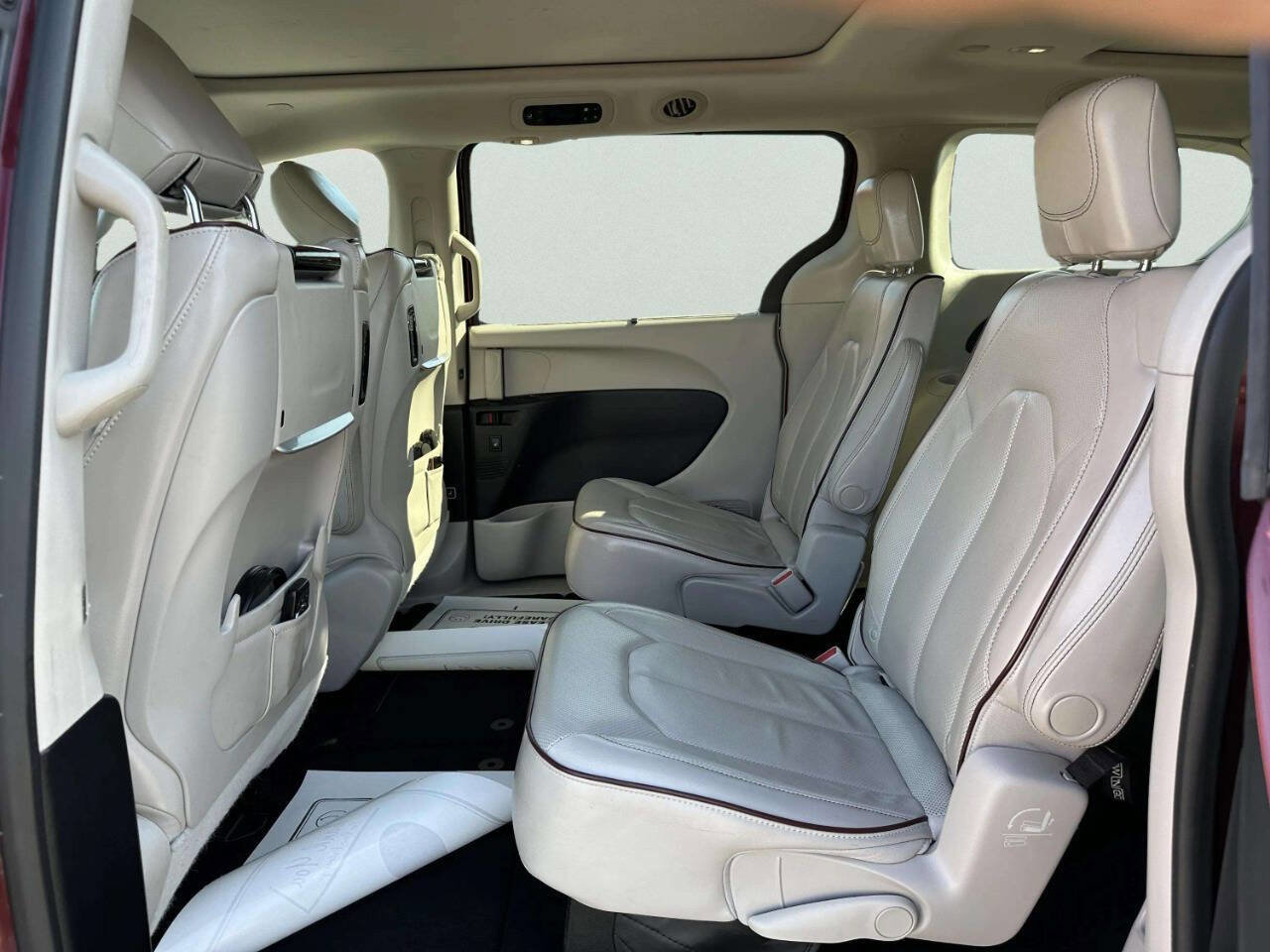 Used 2017 Chrysler Pacifica Limited w/ UConnect Theater Package image 11