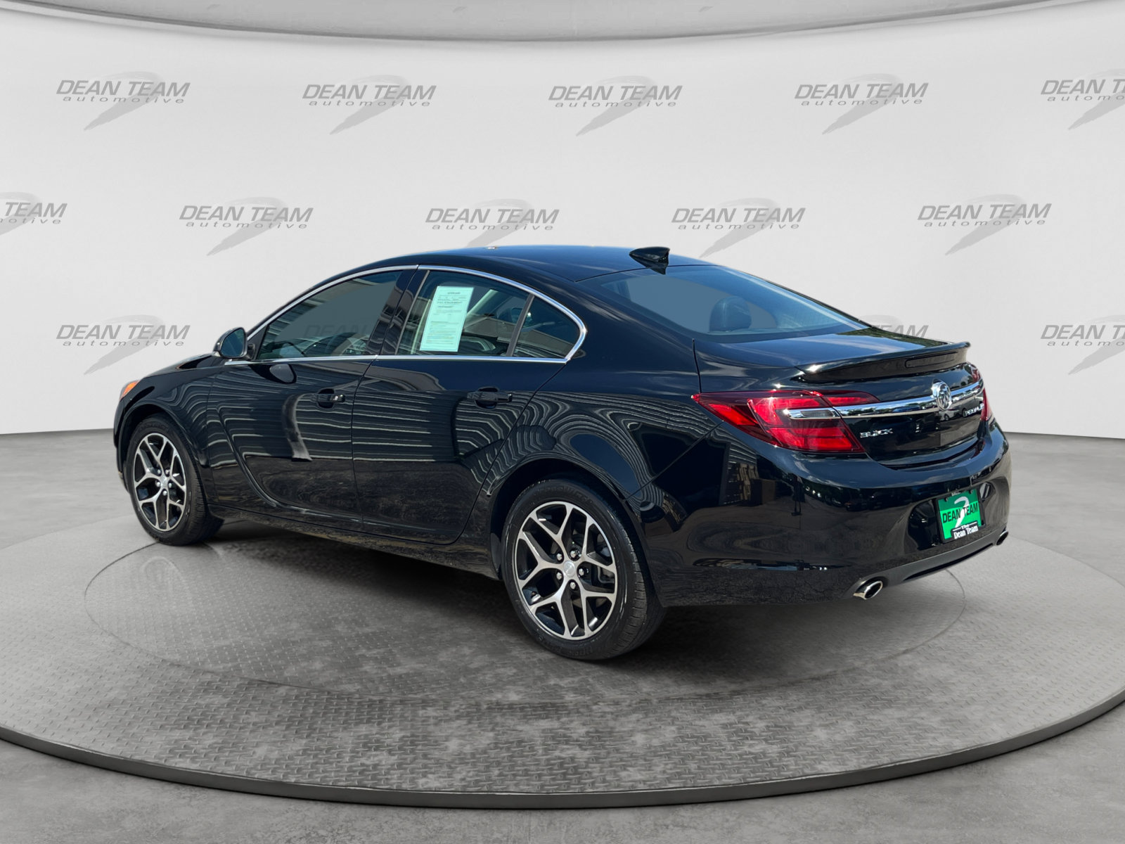 Used 2017 Buick Regal Sport Touring FWD image 6