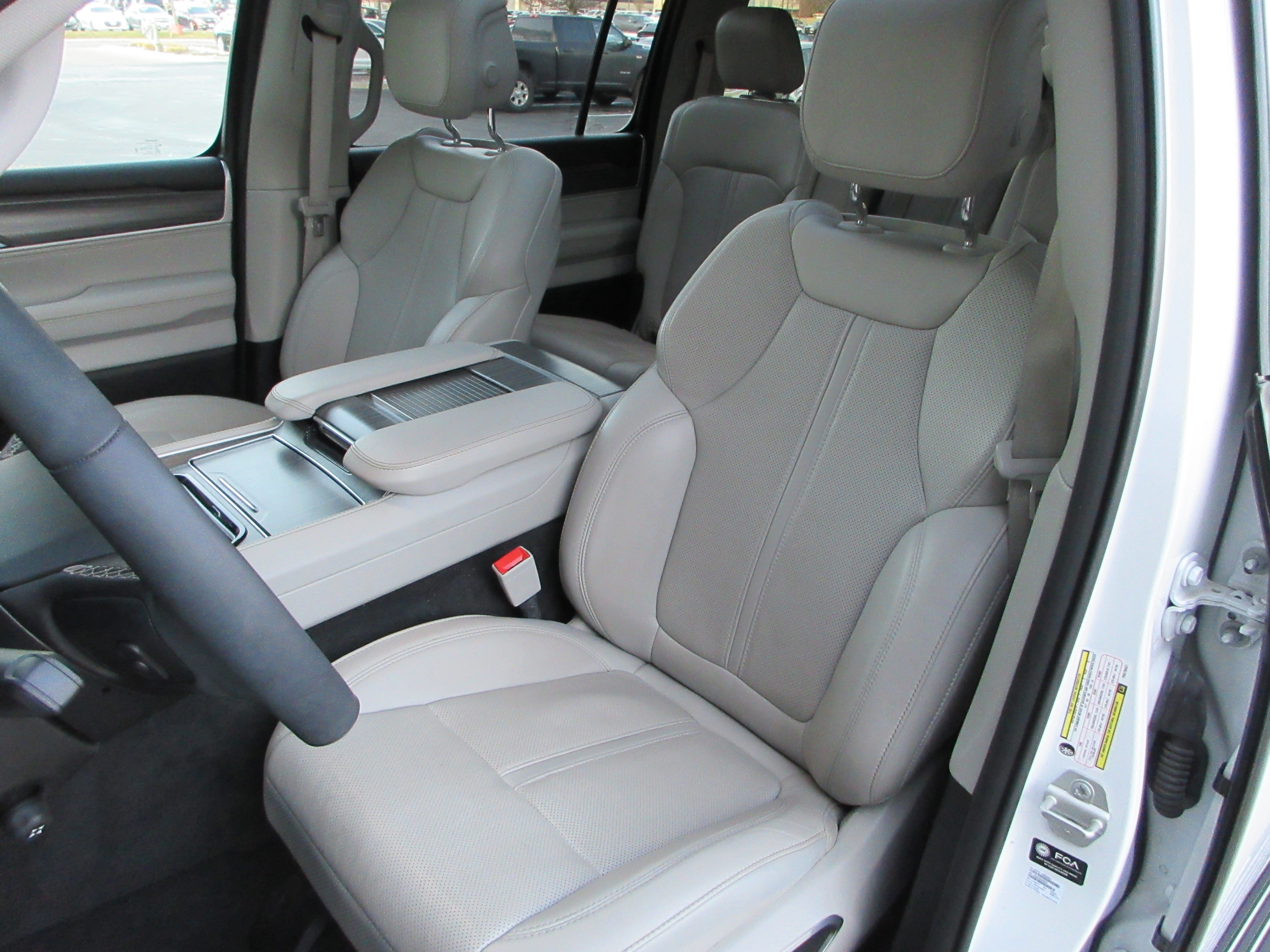 Used 2023 Jeep Wagoneer L Series III w/ Premium Group I image 36