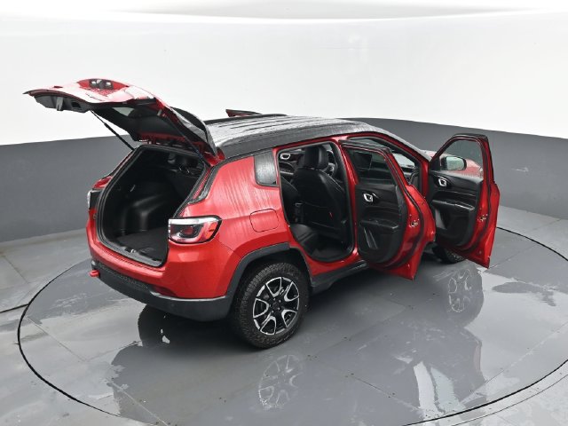 Used 2025 Jeep Compass Trailhawk AWD/4WD image 24