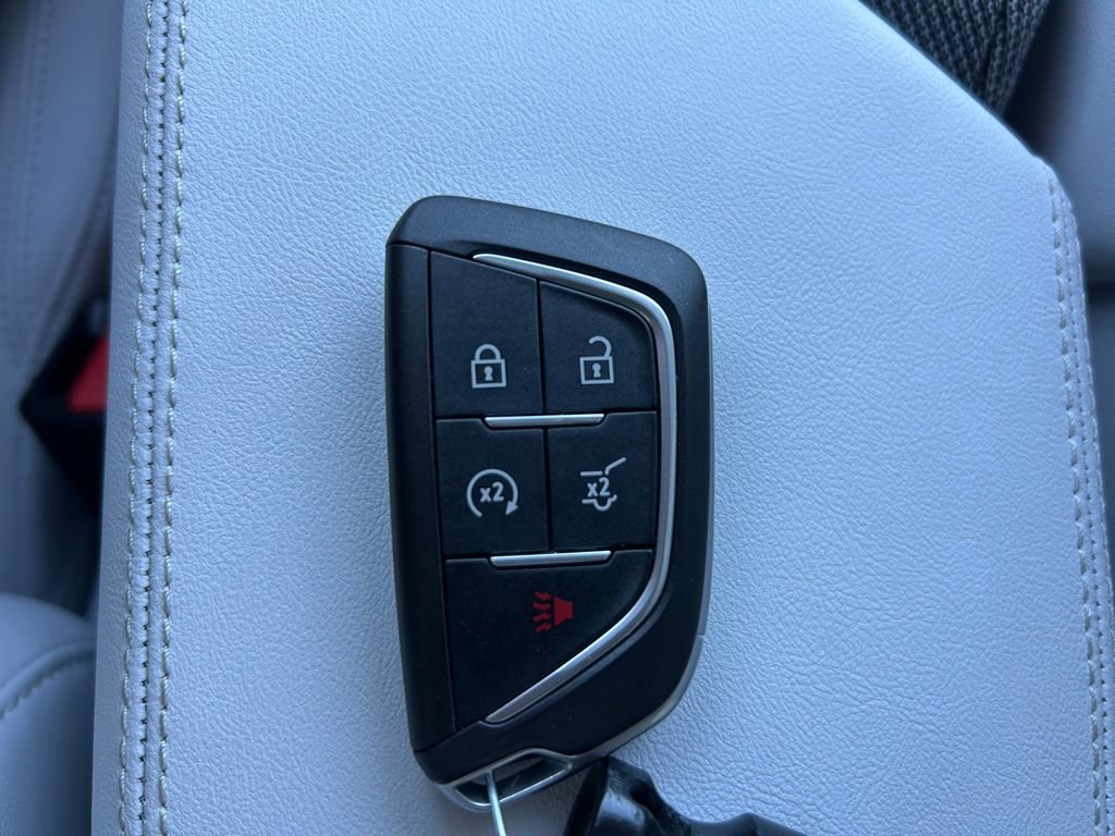 Used 2025 Cadillac Optiq Luxury 1 AWD/4WD image 43