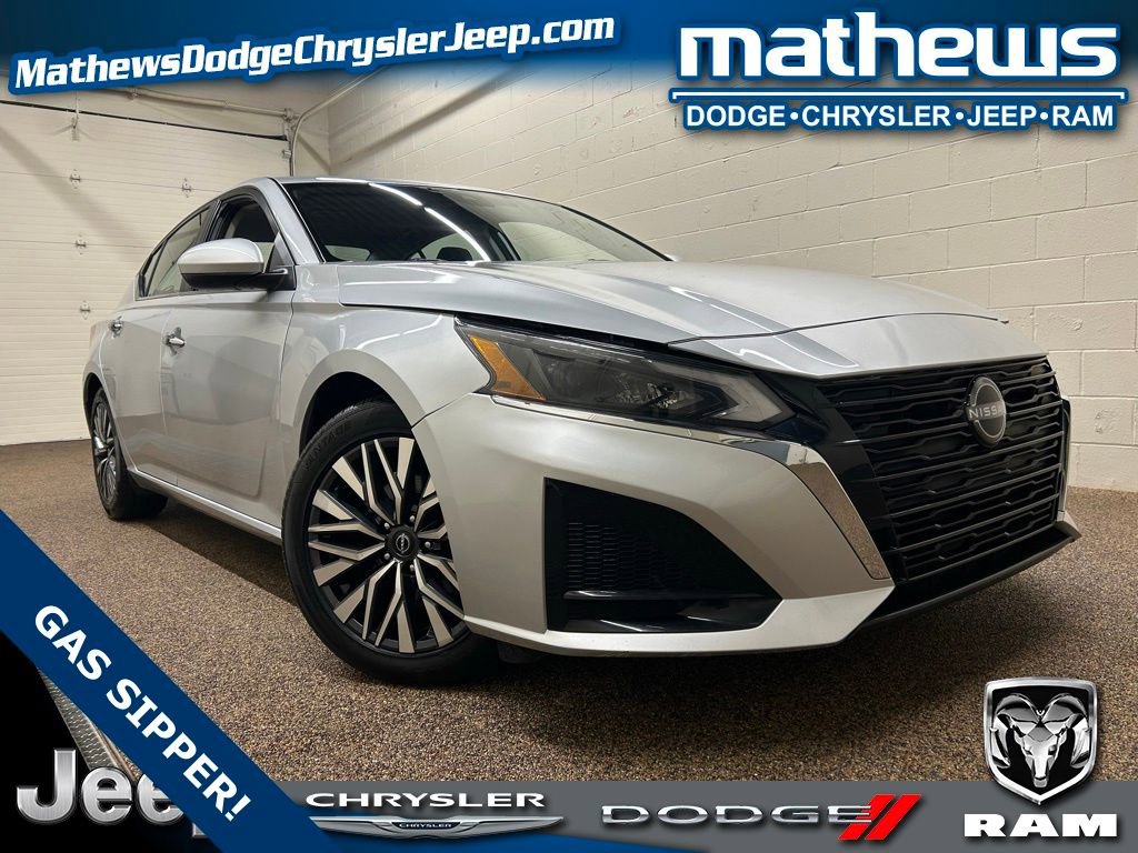 Used 2023 Nissan Altima 2.5 SV