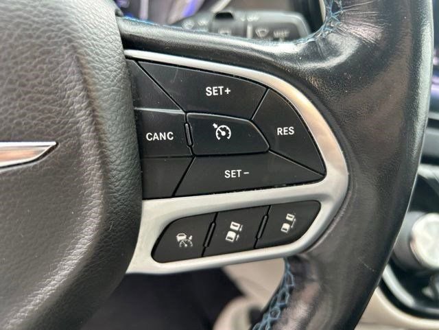 Used 2021 Chrysler Pacifica Touring-L FWD image 17