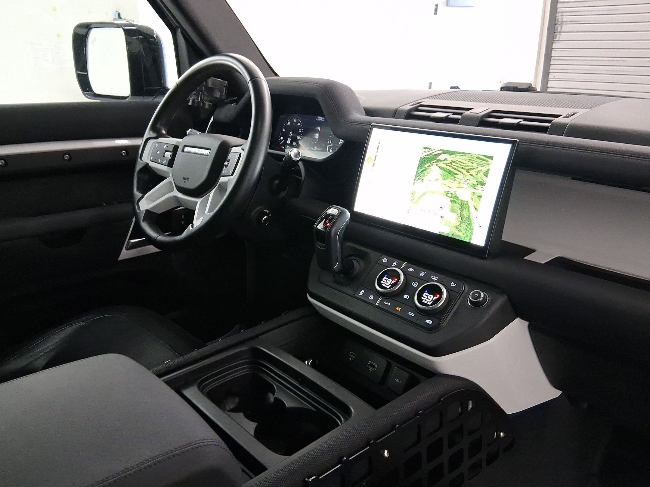 Used 2022 Land Rover Defender 110 X-Dynamic SE image 35