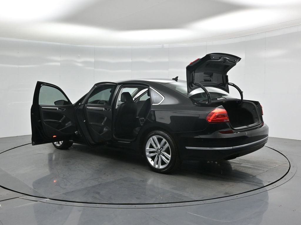 Used 2016 Volkswagen Passat 3.6 SEL Premium image 32